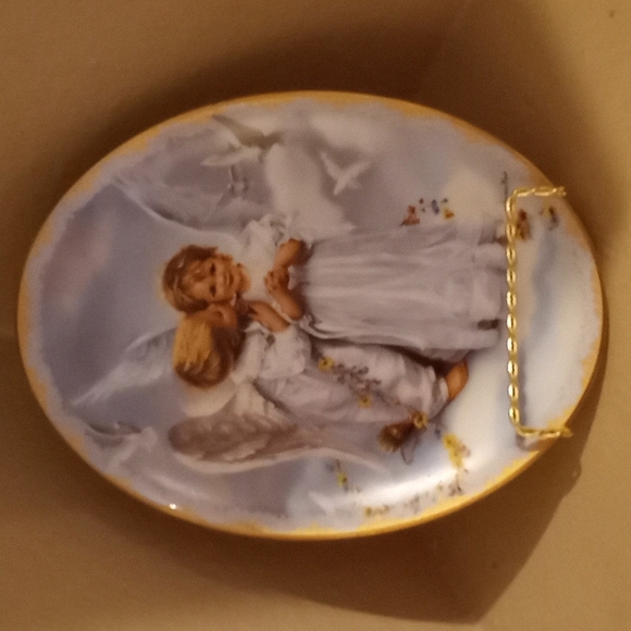 Angel Kisses by Sandra Kruk Collector Plate - Picture 10 of 10
